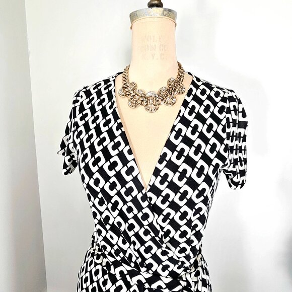 DVF | Vintage Silk Jersey Wrap Dress | Chain Link Print | Size 6 (Fits 4) - Picture 12 of 13